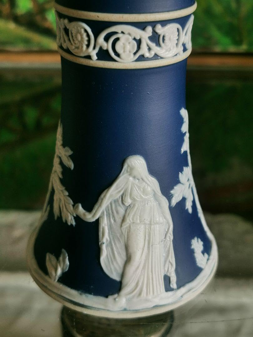 アンティーク英国 アダムスジャスパー カメオ技法 ラッパと収穫の女性像のベース アンティーク英国 アダムスジャスパー カメオ技法 ラッパと収穫